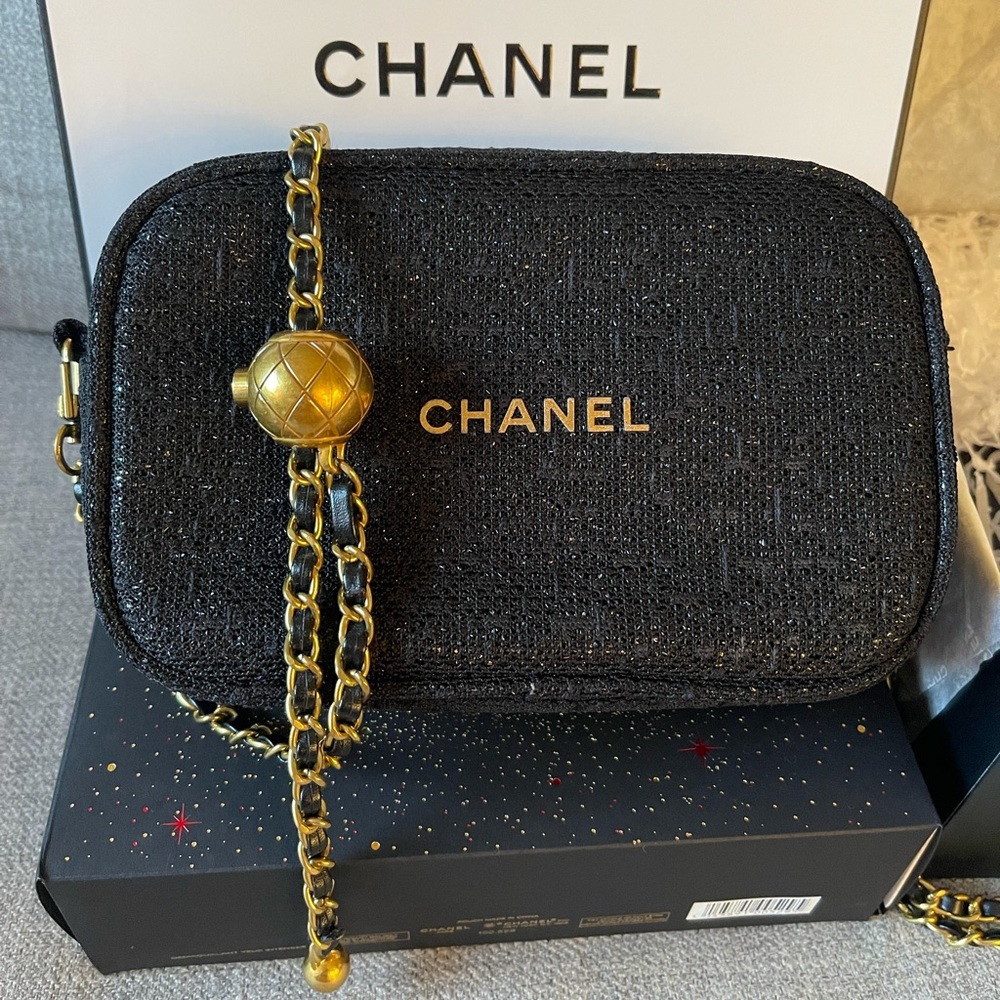 ❌SOLD❌Chanel Holiday Gift Sets Pouch✨